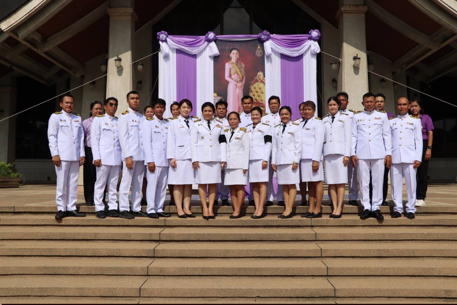title - ศูนย์ส่งเสริมและพัฒนาอาชีพเสริมนอกภาคการเกษตร (ศพส.) จัดพิธีถวายเครื่องราชสักการะ วางพานพุ่ม และพิธีลงนามถวายพระพรชัยมงคลเฉลิมพระเกียรติ เนื่องในโอกาสมหามงคลเฉลิมพระชนมพรรษา สมเด็จพระนางเจ้าสุทิดา พัชรสุธาพิมลลักษณ พระบรมราชินี วันที่ 3 มิถุนายน 2569